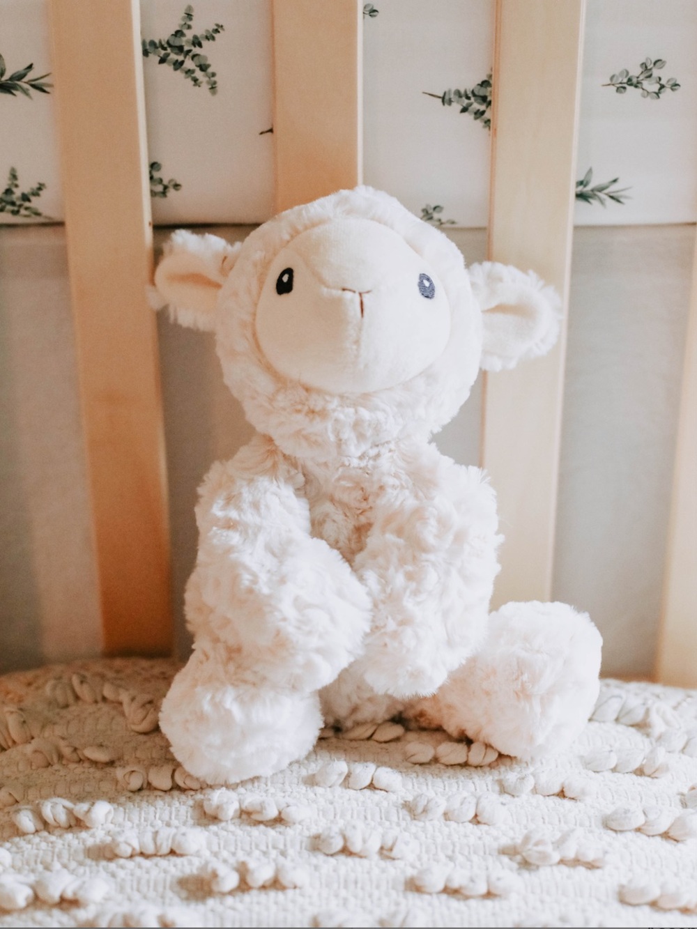 HUGGY HYMNS Lamb Plush Plays Hymns